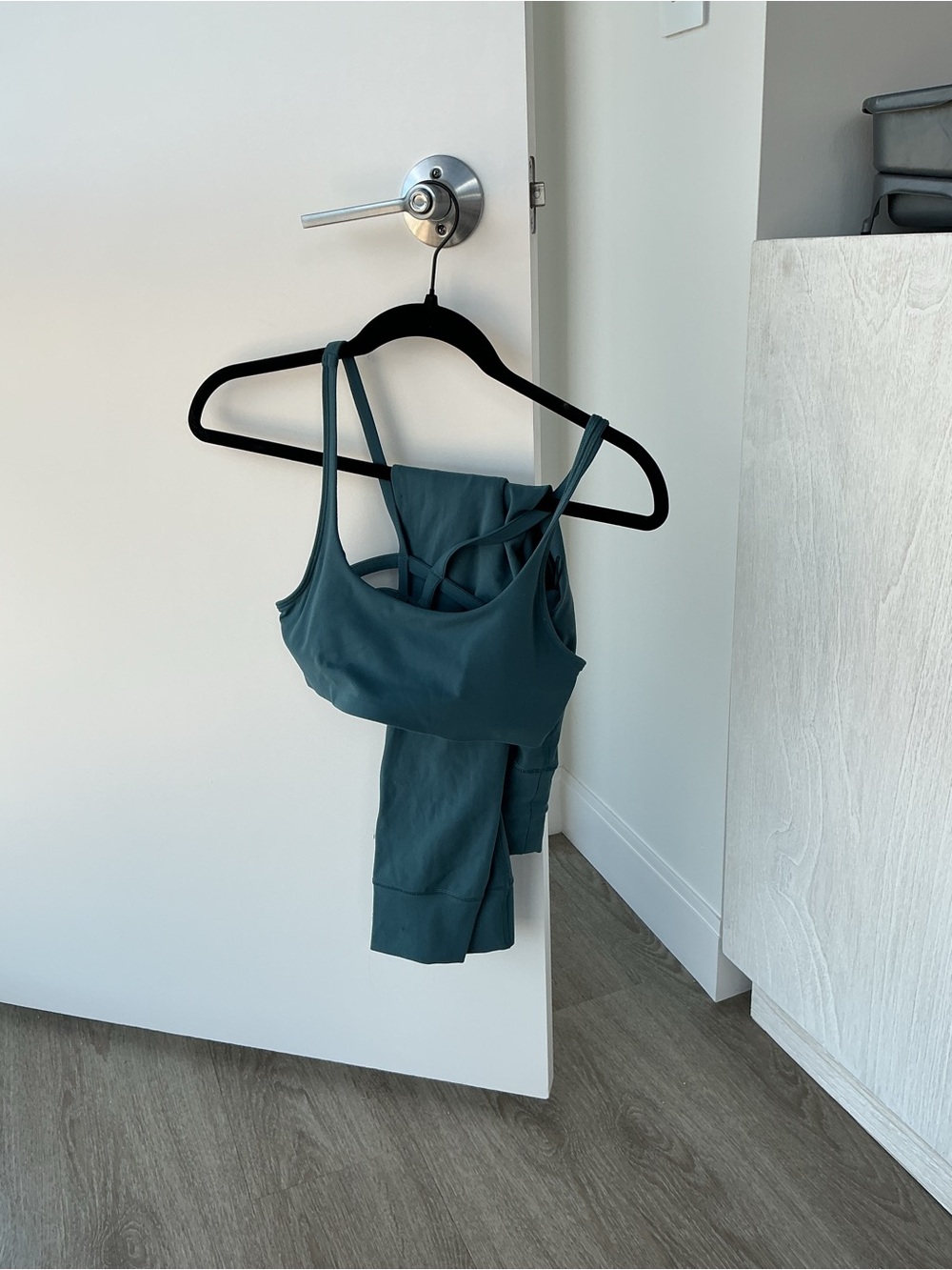Vuori Daily Leggings and Yosemite sports bra set